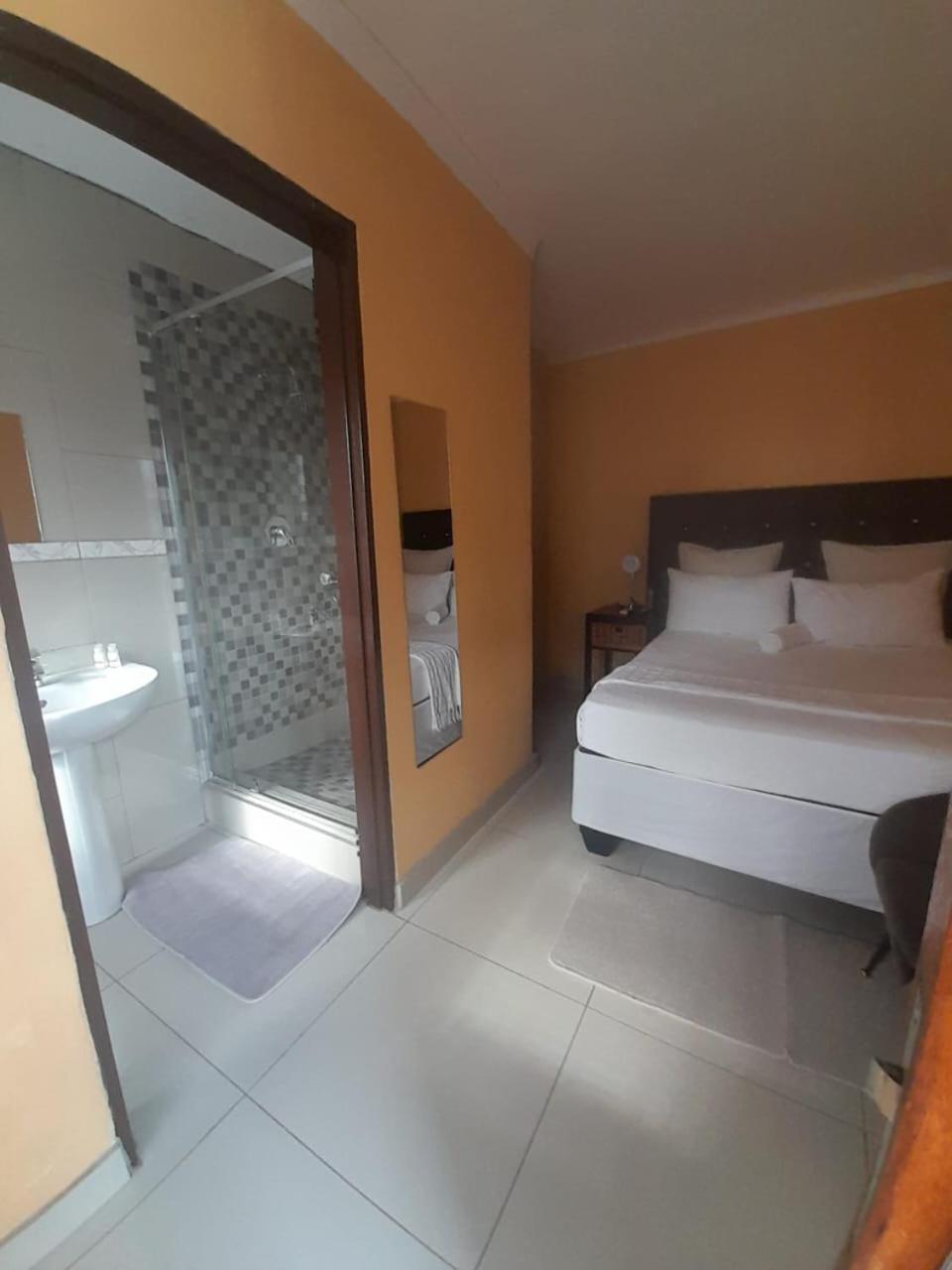 Dineo's Lodge&Spa Burgersfort Exterior foto